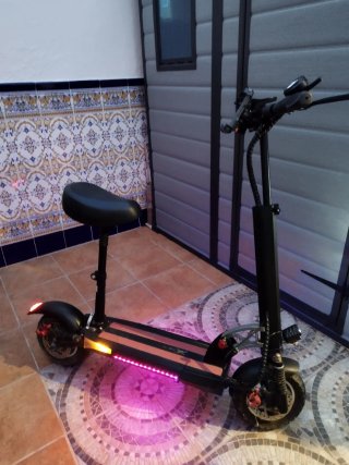 Monopatín eléctrico con sillín desmontable