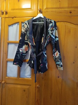Chaqueta de raso estampada