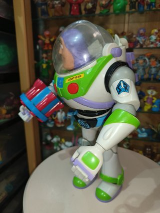 Figura con sonido Buzz Lightyear puño Lanzacohetes