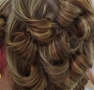 Peluquera, Esteticista y Manicurista en Barcelona