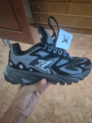 Zapatillas Louis Vuitton Negras y Grises