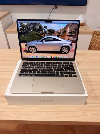 MacBook Air 13 M4 512GB Golden NUEVO