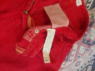 Pantalón vaquero Zara rojo