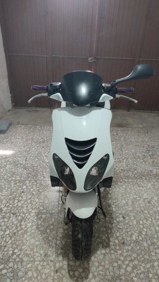 Piaggio NRG Scooter Blanco y Negro