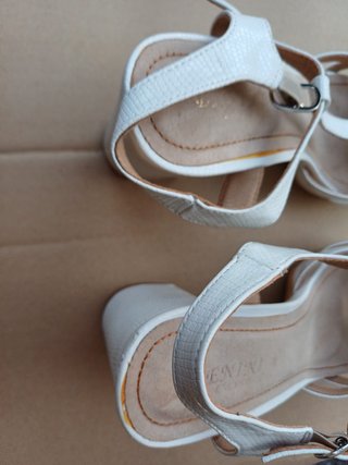 Sandalias blancas tacón grueso