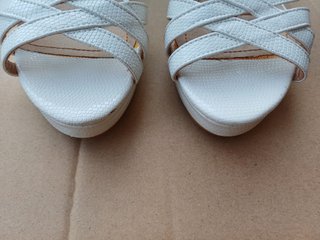 Sandalias blancas tacón grueso