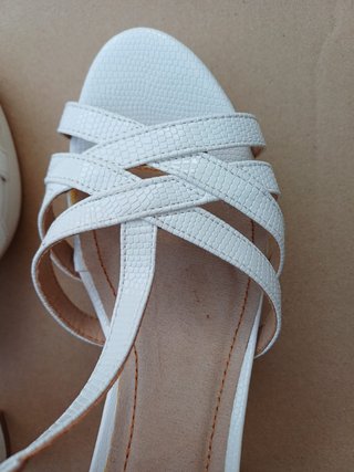 Sandalias blancas tacón grueso