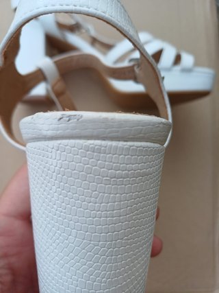Sandalias blancas tacón grueso