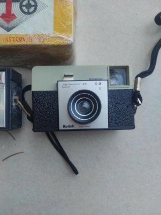 Set di due vecchie fotocamere Kodak