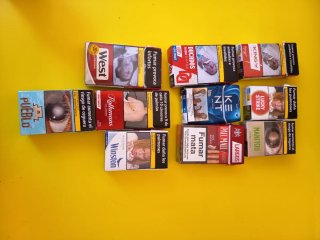 Cajetillas de tabaco vacías Winston, Camel, Marlbo