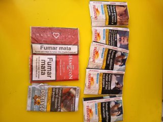 Cajetillas de tabaco vacías Winston, Camel, Marlbo