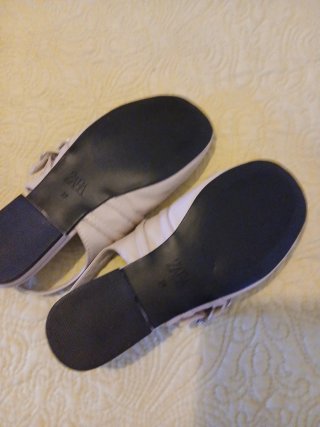 Lote  de dos vestidos y sandalias zara, nuevo