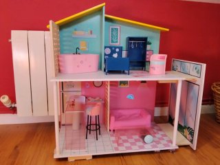 Casa de muñecas rosa y azul
