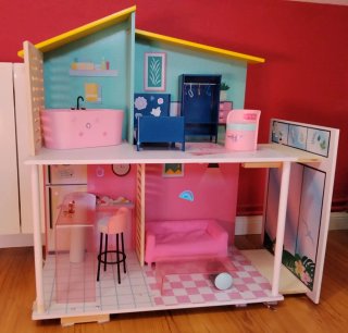 Casa de muñecas rosa y azul
