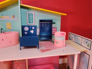 Casa de muñecas rosa y azul