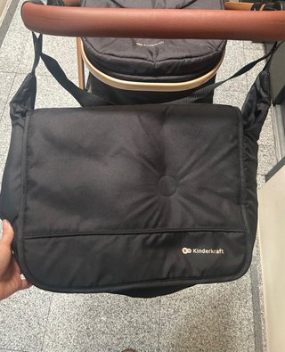 Carro de bebé Kinderkraft negro y dorado