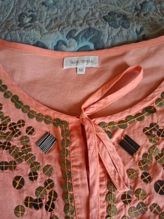 Blusa naranja con lentejuelas. Tallas grandes