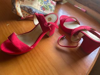 Zapatos tacón rojos talla 38
