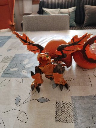Huevo de dragón decorativo