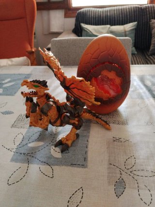Huevo de dragón decorativo