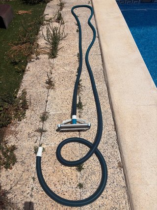 Limpiafondos piscina con manguera