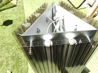 Lámpara Triangular 6 fluorescentes LED.