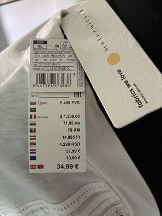 Bata blanca con cinturón y bolsillos