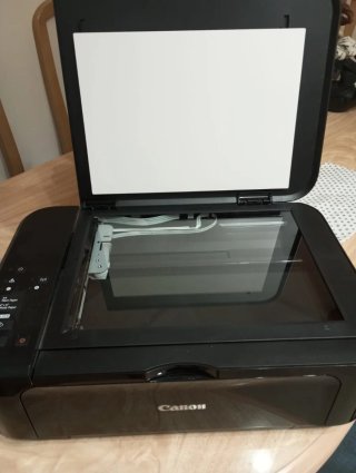 Televisor y Impresora Negro