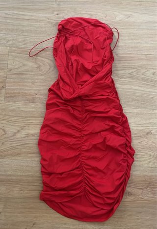 Vestido Rojo Fruncido Espalda Abierta