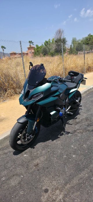 BMW M1000XR