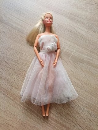 Muñeca Barbie Vestido Blanco