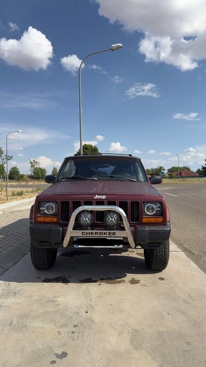 Jeep Cherokee XJ 2001 2.5TD - foto 1