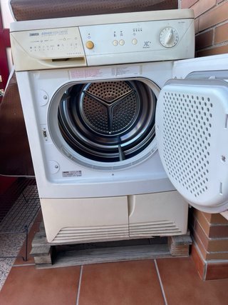 Secadora Zanussi Condenser Dryer