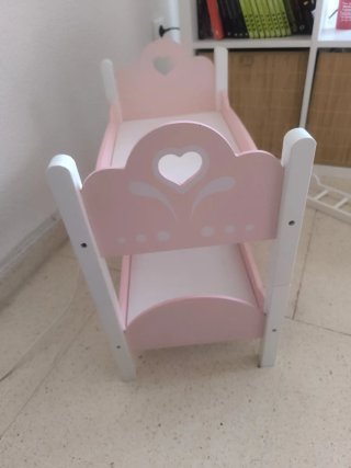 Litera de juguete rosa y blanca
