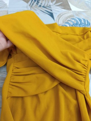Blusa cruzada manga larga color mostaza