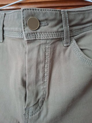 Pantalón Massimo Dutti verde oliva