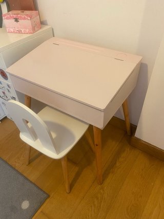 Pupitre infantil madera rosa con silla