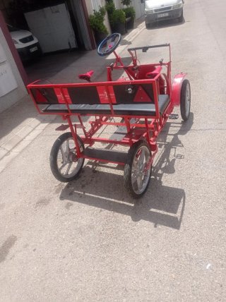 Cuatriciclo artesanal rojo