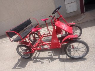Cuatriciclo artesanal rojo