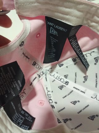 Gorra YSL Rosa