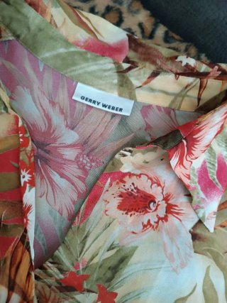 Camicia donna fantasia fiori mezza manica