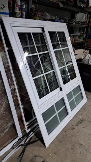 ventana aluminio blanca