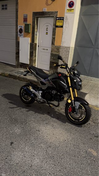 Honda MSX 125 Negra y Dorada