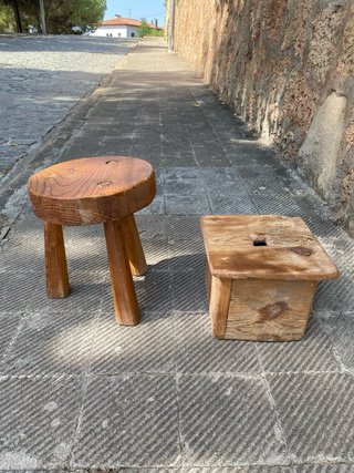 Taburetes de madera rústicos