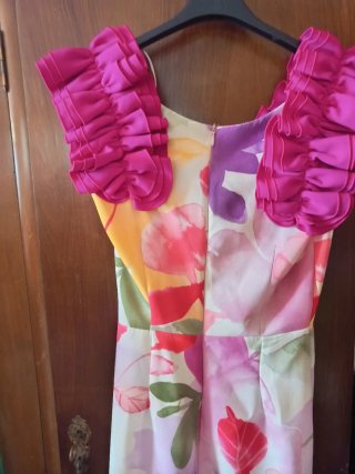 Vestido estampado floral con volantes