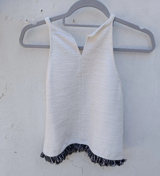 Conjunto top y falda blanco con flecos