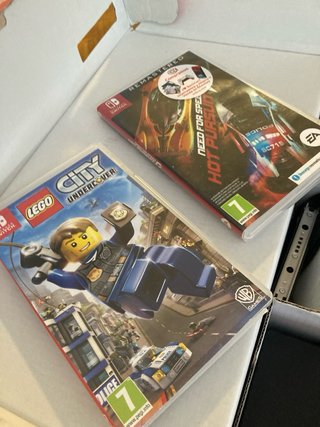 Nintendo Switch y dos juegos