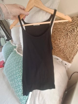 Camiseta Oysho Negra Tirantes