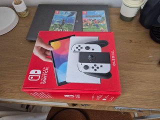 Nintendo Switch OLED SIGILLATA + Minecraft + Zelda