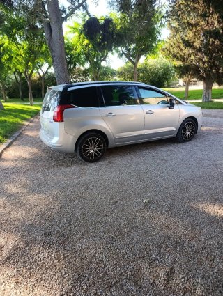 Peugeot 5008 2012